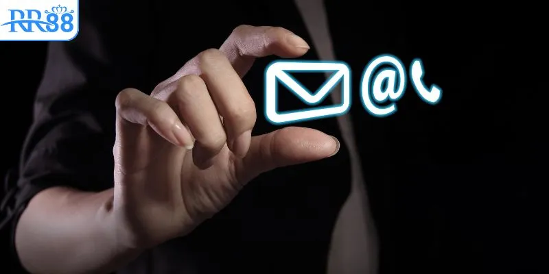 Kết nối với CSKH qua hotline